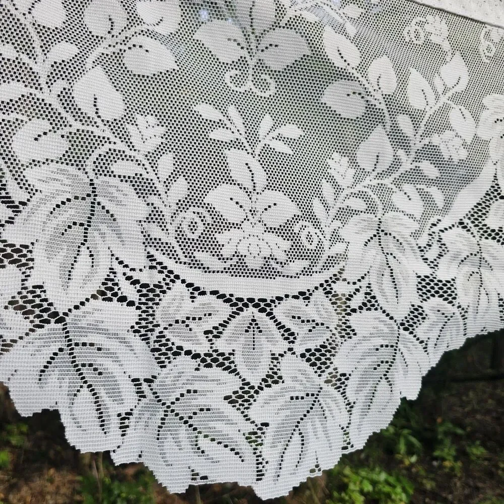 Vintage 1970s-80s White Floral Eyelet Lace Valance Scalloped Cottagecore Curtain